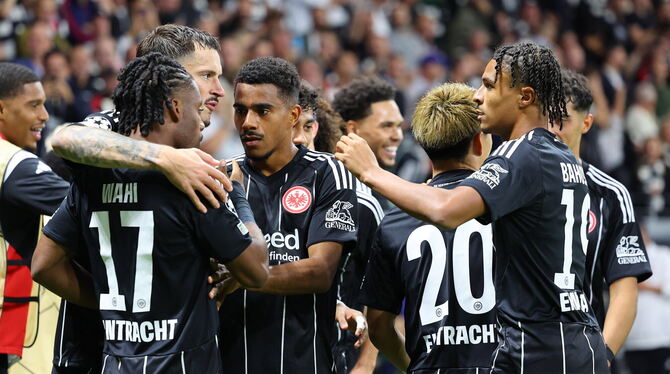 Fünf Mal Torjubel: Zum Auftakt der Champions League setzt die Eintracht gegen Galatasaray gleich ein Ausrufezeichen.