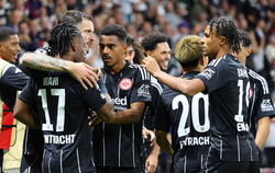 Fünf Mal Torjubel: Zum Auftakt der Champions League setzt die Eintracht gegen Galatasaray gleich ein Ausrufezeichen.