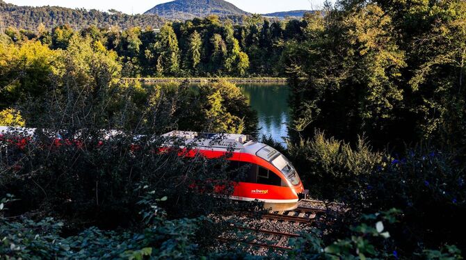 Symbolischer Baustart für Elektrifizierung der Hochrheinbahn Symbolischer Baustart für Elektrifizierung der Hochrheinbahn
