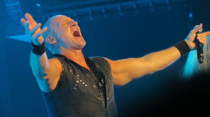 ralf scheepers primal fear im wizemann stuttgart metal konzert foto akr Stimmkünstler in Metal-Ekstase: Ralf Scheepers von Primal Fear im Wizemann.