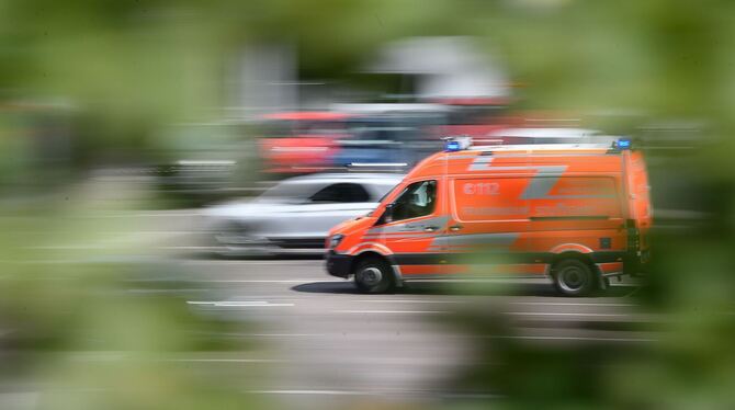 Rettungswagen - Symbolbild Rettungswagen - Symbolbild