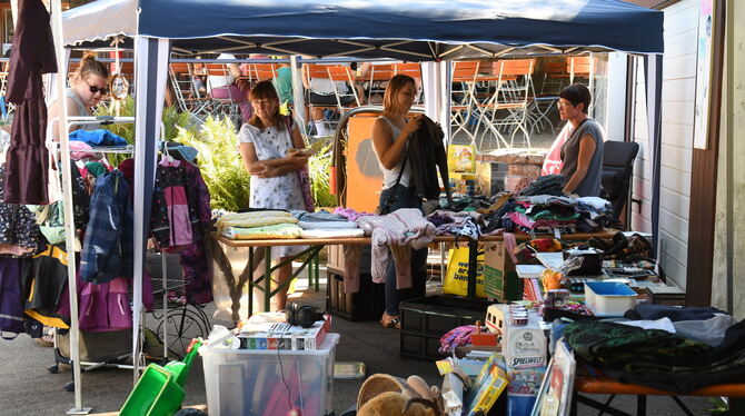 Flohmarkt Freibad Öschingen Zum 22. Mal gabs im Waldfreibad zum Saisonende einen Flohmarkt.
