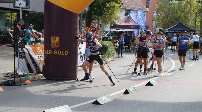 Pfullingen Nordic Trophy Citylauf Dynamischer Start ins Einzelrennen im Vorlauf, die besten sechs jeder Altersklasse kamen ins A-Finale.