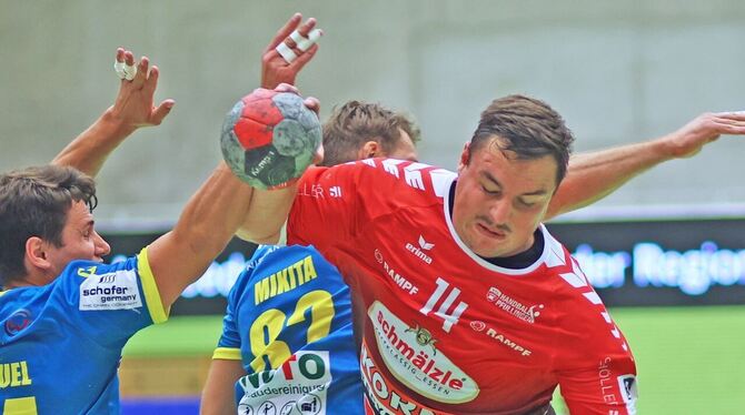 Niklas Roth (rechts) ist mit sieben Toren wieder mal torgefährlichster Pfullinger.