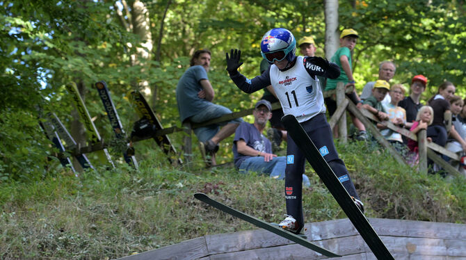 Skispringen war das Highlight am Samstag. FOTO: BAUR Skispringen war das Highlight am Samstag. FOTO: BAUR