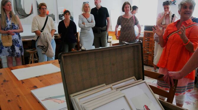 Offenes Ateilier Haid Beim Tag des Offenen Ateliers begeisterten Künstlerinnen und Künstler mit ihren Werken, hier Astrid Hille.