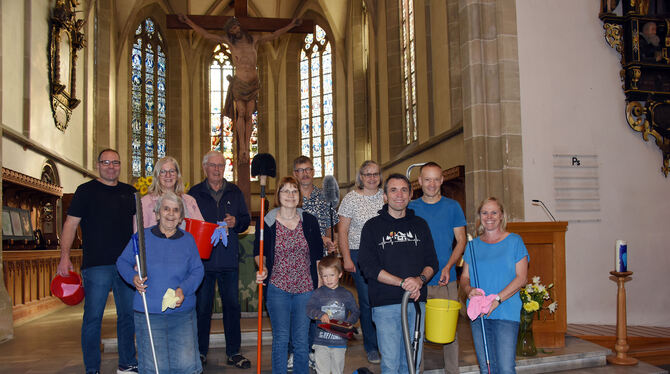 Großputz war angesagt bei der Martinskirche Pfullingen und die Ehrenamtlichen packten mit an.