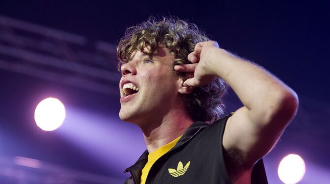 New Pop Festival Der Berliner Sänger Zartmann gehörte zu den Highlights des Jubiläumsfestivals.