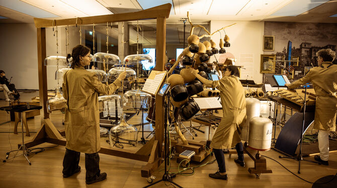 the great wayfinders i-ix (höhlenmusik) marcus schmickler tim berresheim kammeroper kunstmuseum stuttgart foto gerald ulmann Instrumente wie Tropfsteingebilde: »The Great Wayfinders« am Kunstmuseum Stuttgart.