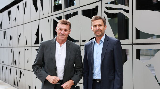 Martin Holder (links) ist Vorsitzender und Jan Vetter ist Geschäftsführer der Bezirksgruppe Reutlingen des Arbeitgeberverbands S