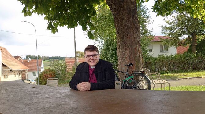 Philemon Greiner am Kohlstetter Gemeindetisch.