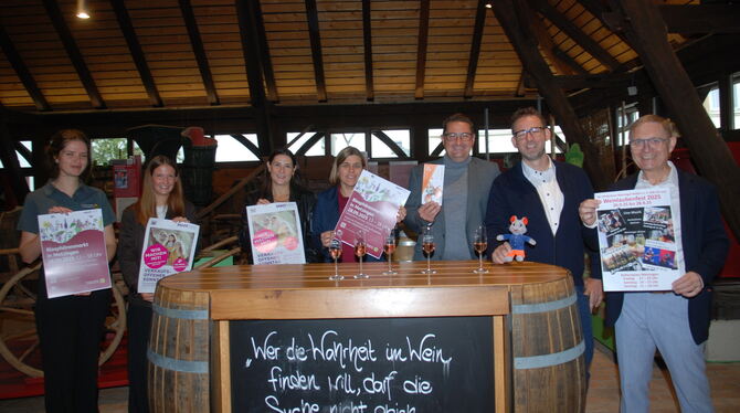 Weinlaubenfest verkaufsoffener Sonntag Pressegespräch Weinbaumuseum Koegst Bahr Link Speidel Hubertz Flemmig Präsentieren das Metzinger Weinlaubenfest und den mit einem Biosphärenmarkt verbundenen verkaufsoffenen Sonntag am 28. September