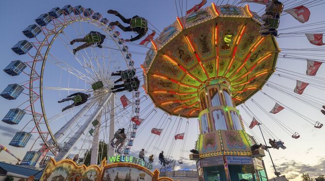 Am Cannstatter Wasen gibt es 2025 neue und spektakuläre Attraktionen. FOTO: IMAGO/IMAGEBROKER Am Cannstatter Wasen gibt es 2025 neue und spektakuläre Attraktionen. FOTO: IMAGO/IMAGEBROKER