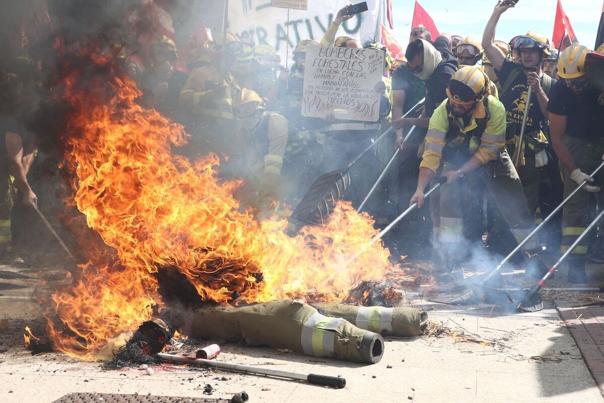 Feuerwehrleute demonstrieren in Spanien Feuerwehrleute demonstrieren in Spanien