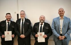 Frank Herrmann (2. von links) ist der Kommandant der Wannweiler Feuerwehr. Auf dem Bild ist mit Bürgermeister Dr. Christian Maje