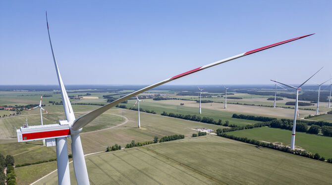 Die Bürgerinitiative plant Veranstaltungen zum Thema Windkraft. FOTO: WOITAS/DPA Die Bürgerinitiative plant Veranstaltungen zum Thema Windkraft. FOTO: WOITAS/DPA