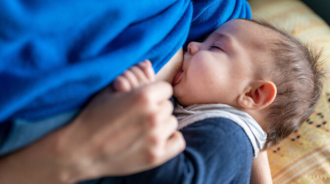 Stillen in der Öffentlichkeit ist laut dem Kreisverband der Hebammen Reutlingen noch nicht richtig akzeptiert. Stillfreundliche