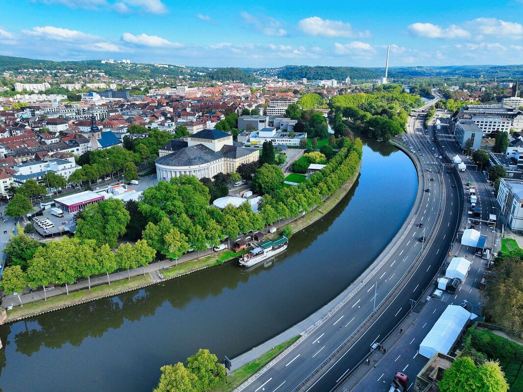 Aufbauarbeiten für die Feierlichkeiten am 3. Oktober