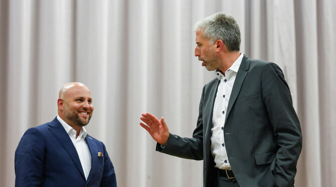 bwg, lsw, Updateme, Afd, Gestik, markus frohnmaier, Kommunen, Parteien Der AfD-Landesvorsitzende Markus Frohnmaier (links) und Tübingens Oberbürgermeister Boris Palmer verabschieden sich nach der Dis