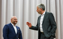 Der AfD-Landesvorsitzende Markus Frohnmaier (links) und Tübingens Oberbürgermeister Boris Palmer verabschieden sich nach der Dis