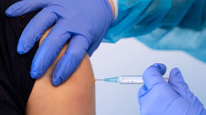 Die Auffrischungsimpfung gegen Covid-19 wird Menschen ab 60 Jahren weiterhin jeden Herbst angeraten.