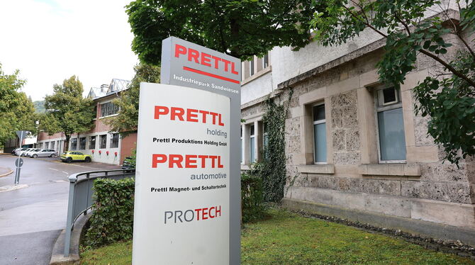 Autozulieferer Firmenschilder von Prettl in Pfullingen.