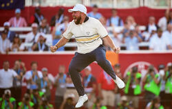 Wenn Männer sich wie Kinder freuen: Der Ire Shane Lowry verwandelt den entscheidenden Putt.