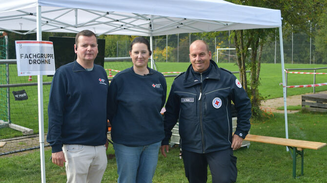 Standortleiter Marcel Friedrich (von links), Bereitschaftsleiterin Sandra Braun und Matthias Raster, stellvertretender Vorsitze