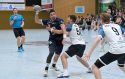 Trifft zwölf Mal für die SG Ober-/Unterhausen: Florian Grauer (links). FOTO: BAUR