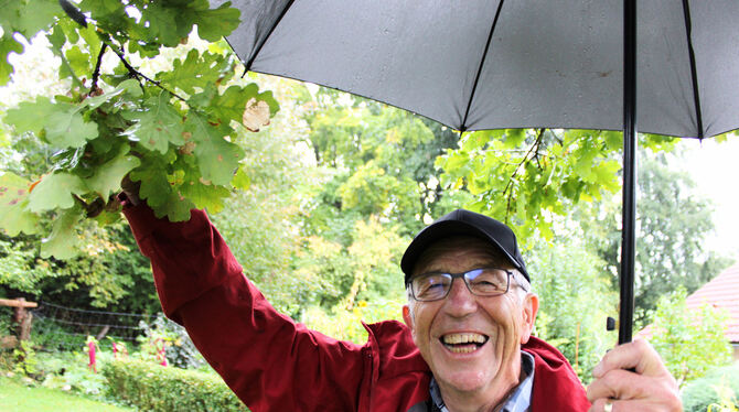Gerhard Schwenkel in Gächingen hat seltene Gäste auf seinem Eichenbaum.