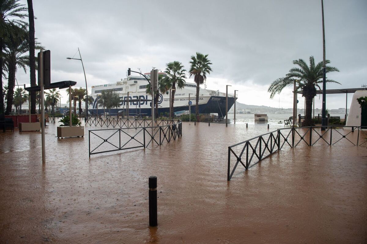 Ex-Hurrikan Gabrielle setzt Teile Spaniens unter Wasser Ex-Hurrikan Gabrielle setzt Teile Spaniens unter Wasser