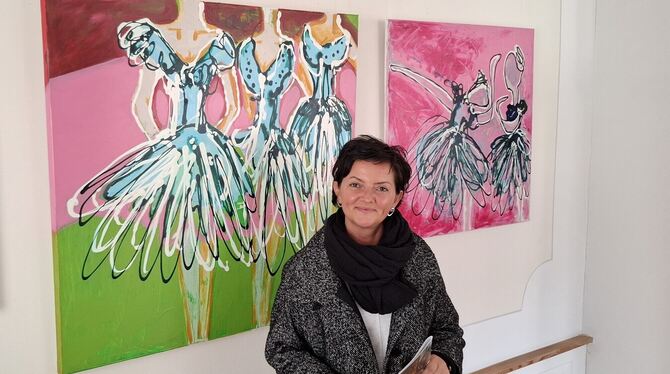 Die kosovarische Künstlerin Valentina Elshani malt in kräftigen, knalligen Farben. Im Kunsthaus Alte Schule zeigt sie unter ande