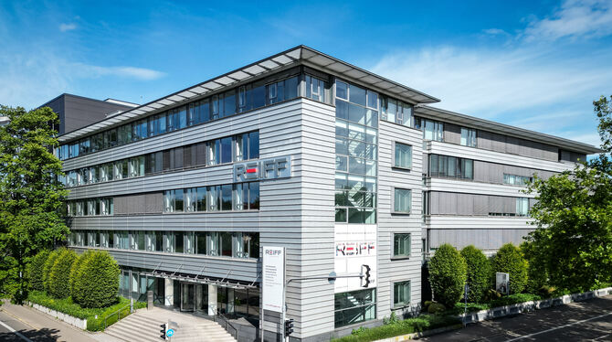 Handel, Reiff-Gruppe, Reutlingen Hauptverwaltung der Reiff-Gruppe an der Tübinger Straße in Reutlingen.