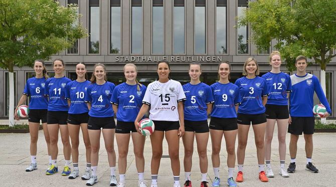 TSG Reutlingen, Volleyball Frauen, Regionalliga Das Team der Volleyball-Regionalliga-Frauen der TSG Reutlingen. Von links: Senada Kanuric, Maxi Hattingen-Proebster, Aenne Bohl,