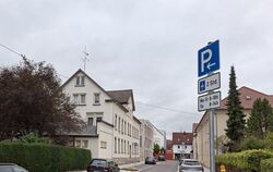 Schilderwald war einmal: Jetzt weisen in der Metzinger Karlstraße nur noch acht blau-weiß-schwarze Tafel-Kombinationen auf die P