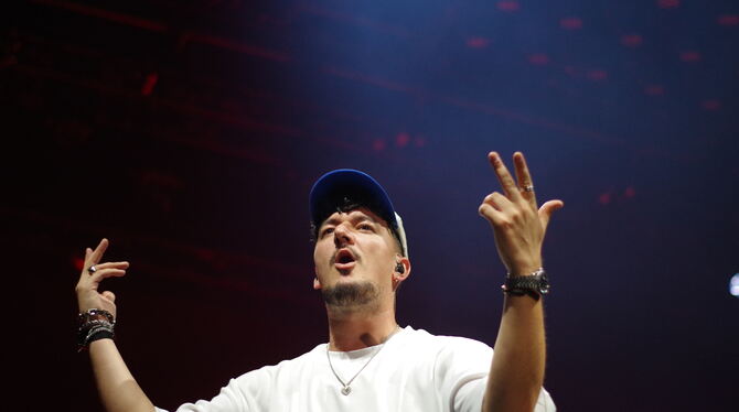 Heul doch mal, Junge! Rapper Montez in der Schleyerhalle.