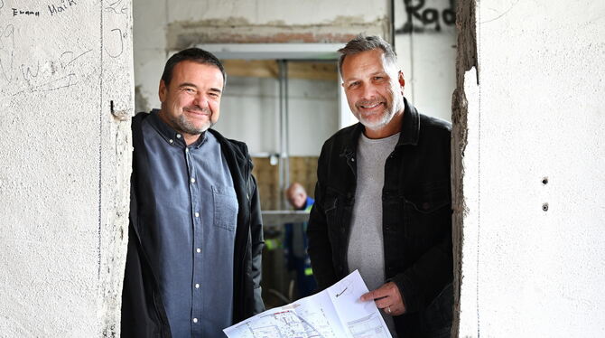 Jörg Launer (rechts), der Vorsitzende des Fördervereins Kulturwache, und der ehemalige Bezirksbürgermeister Frank Zeeb, Kassier