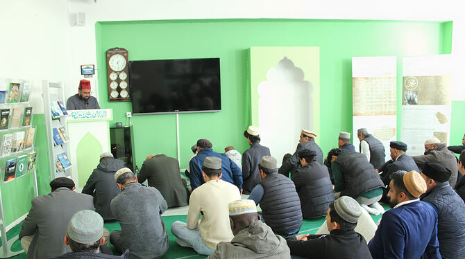 Imam Abdul Hannan (Reutlingen) hält eine Ansprache. Der neue Imam Abdul Hannan hielt eine Ansprache.