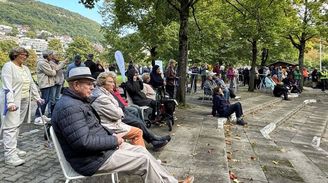 Zahlreiche Zuhörer wollten den Abgesang beim Musik-pavillon miterleben. FOTO: RUOF