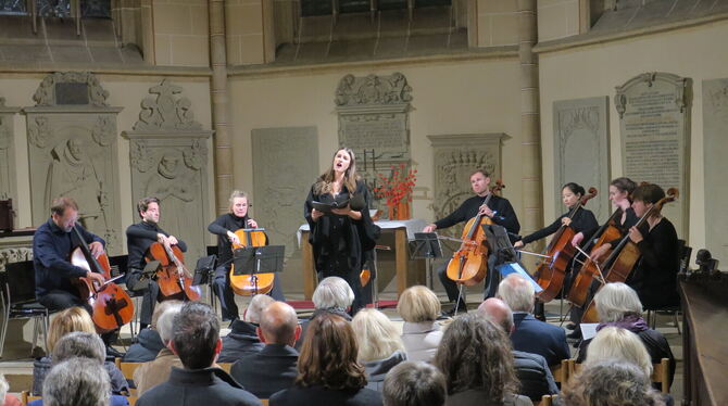Der Chor der Amanduskirche als Kammermusiksaal: Paula Jeckstadt und die 8 Celli bei den Musiktagen.