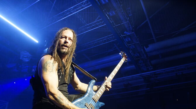 Disturbed Disturbed in der Schleyerhalle: hier Bassist John Moyer.