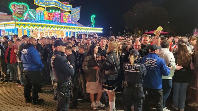 Canstatter Wasen wegen Überfüllung gesperrt Canstatter Wasen wegen Überfüllung gesperrt