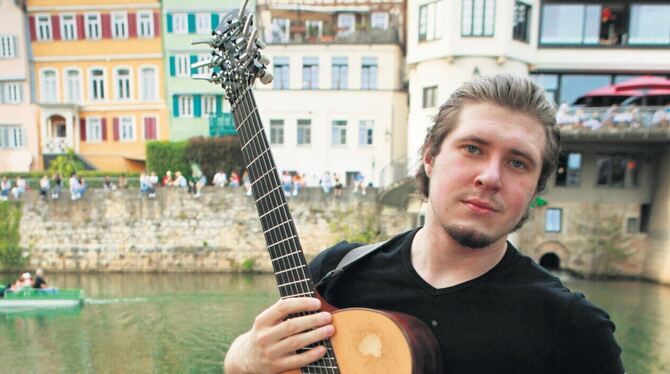 Flucht Der Musiker Alexandr Misko tritt bei der diesjährigen »Nacht der Gitarren« im franz.K auf.