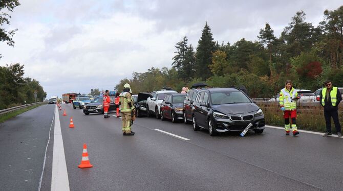 Crash auf der A5 - Mehrere Fahrzeuge bei Unfall beteiligt Crash auf der A5 - Mehrere Fahrzeuge bei Unfall beteiligt