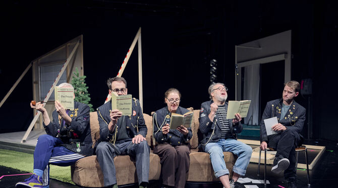 Heimatlektüre und Häuslesbau: Insa Jebens, Rolf Kindermann, Sarah Liebert, Gilbert Mieroph und Leo Kramer.