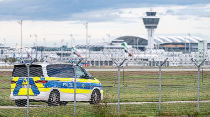 Der Münchner Flughafen war am Wochenende wegen überfliegender Drohnen mehrere Stunden gesperrt. Nun ist eine Diskussion über di