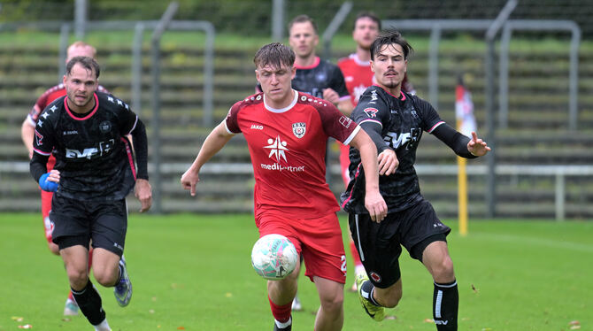 Baden-Wuerttemberg, Fussball, Maenner, OL, Oberliga, Saison 2025/26, wfv Tom Ruzicka erzielt das 1:0 für den SSV Reutlingen.