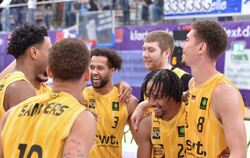 Bester Tübinger: Spielmacher JaCobi Wood (2. v. rechts)