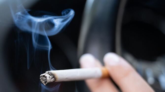 Weltweit raucht noch jeder Fünfte. Weltweit raucht noch jeder Fünfte.