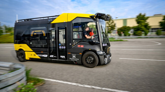 Was können autonome Busse und Shuttles zum  ÖPNV der Zukunft beitragen? Christian Klinkhardt  vom Karlsruher Institut  für Techn